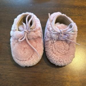 US 2/3 pink baby Uggs
